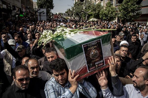 تشییع باشکوه پیکر شهدای اقتدار با حضور دانش‌آموزان رباط کریم در تهران