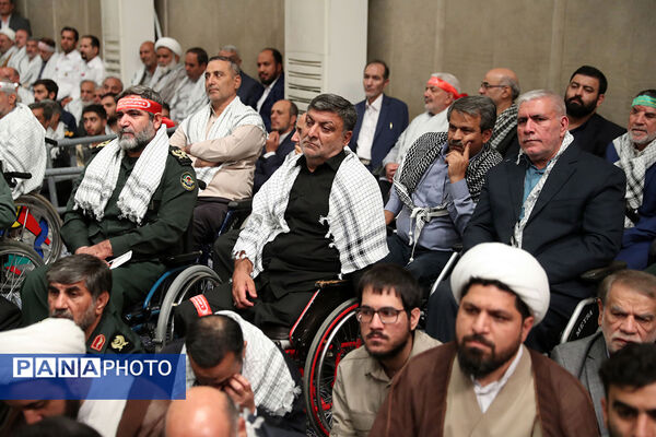 دیدار پیشکسوتان و فعالان دفاع مقدس و مقاومت با مقام معظم رهبری