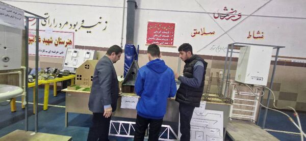 افتتاح نمایشگاه دست‌سازه‌های هنرجویان هنرستان‌های محمودآباد 