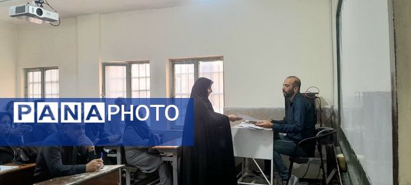 دیدار ماهانه اولیا با دبیران در شهیدستان انقلاب اسلامی ناحیه ۳ کرج