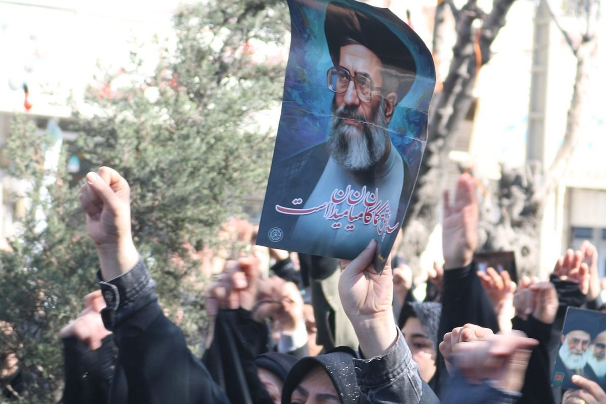تجمع سوگواران رهبر شهید انقلاب در بهارستان‌دو