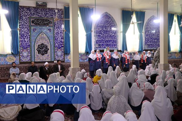 اقامه نماز در مدرسه شهیدان ایرلو قرچک