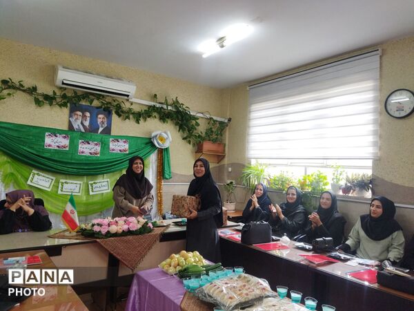  جلسه دبیران با موضوع بازگشایی مدرسه