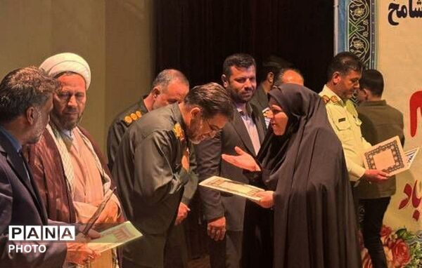 تقدیر از معلمان برتر و بازنشستگان نمونه به مناسبت هفته معلم