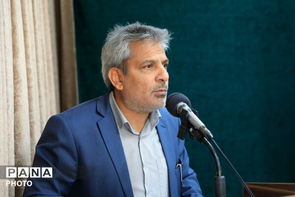 دیدار دانش آموزان بسیجی شهرستان بیرجند با نماینده ولی فقیه در استان