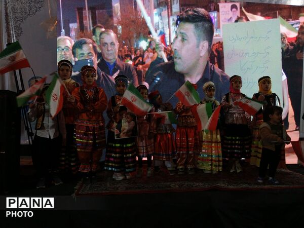 فرهنگیان و دانش آموزان گلستان همچنان پای میدان