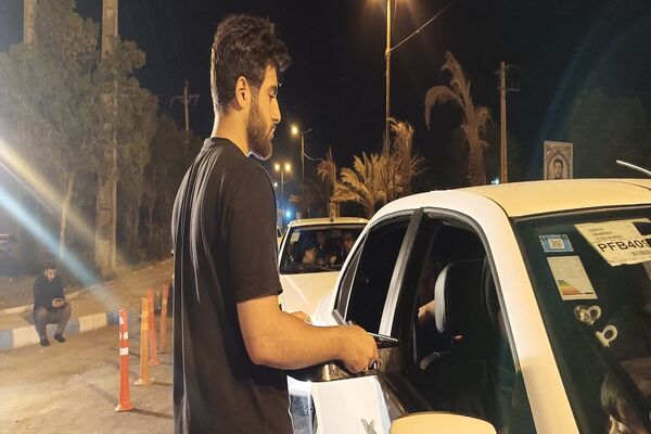 خدمت‌رسانی دانش‌آموزان و فرهنگیان ناحیه‌چهار اهواز به زوار اباعبدالله‌الحسین(ع)