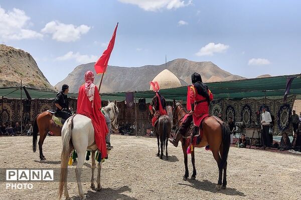 تعزیه خوانی در روز اربعین حسینی در جوار گلزار شهدای شهر بار نیشابور 