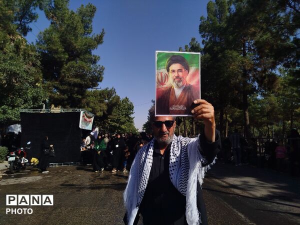 پیاده روی دلدادگان اربعین حسینی از امامزاده ابوتراب تا امامزاده محروق