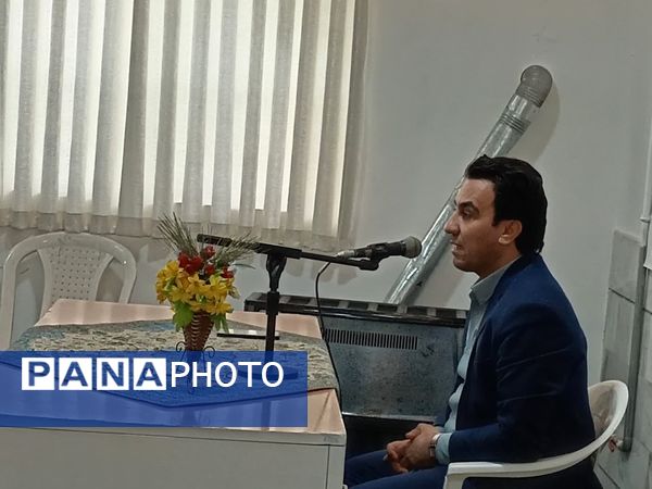 جلسه تجربه گردانی با قبول شدگان کنکور سراسری در دبیرستان نمونه آیت‌الله خامنه‌ای