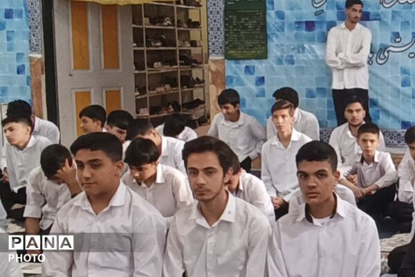 طنین زیارت عاشورا در دبیرستان نمونه دولتی شهدای علم و فناوری