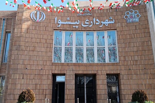 پایگاه شهید انصاری میزبان دانش‌آموزان دبستان مهدیزاده در جشن دهه فجر 