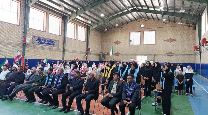 تجدید بیعت دانش‌آموزان شهرستان مهربان با آرمان‌های «آقای شهید ایران»