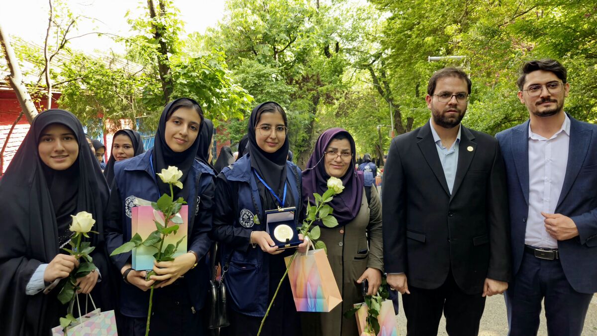 دانش‌آموزخبرنگاران دختر آذربایجان شرقی تندیس‌های طلایی اردوی مساله‌محور پانا را به ارمغان می‌آوردند