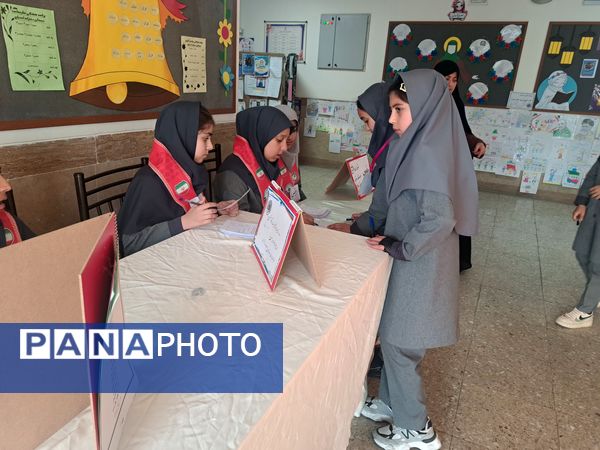 انتخابات شورای دانش‌آموزی در دبستان دخترانه احدیان ناحیه ۶ مشهد