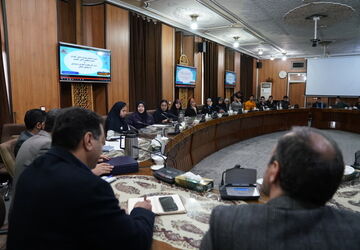 نشست اعضای شورا و مجلس دانش آموزی استان با مدیر کل آموزش و پرورش استان
