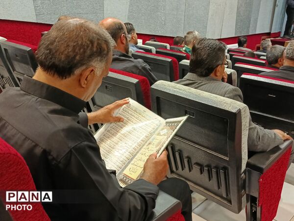 مراسم بزرگداشت رهبر شهید در دبیرستان فرزانگان ۴ در ناحیه یک مشهد  
