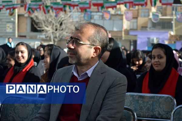 طنین زنگ انقلاب در بهارستان‌دو 