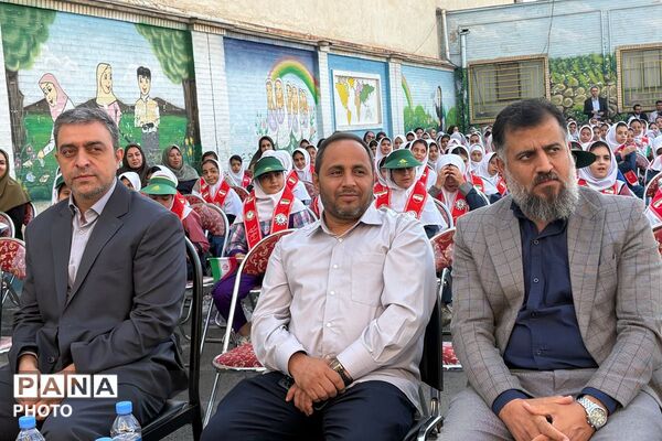 تبلور معنویت و انسانیت در جشن عاطفه‌ها دبستان دخترانه حضرت صدیقه(س) ملارد