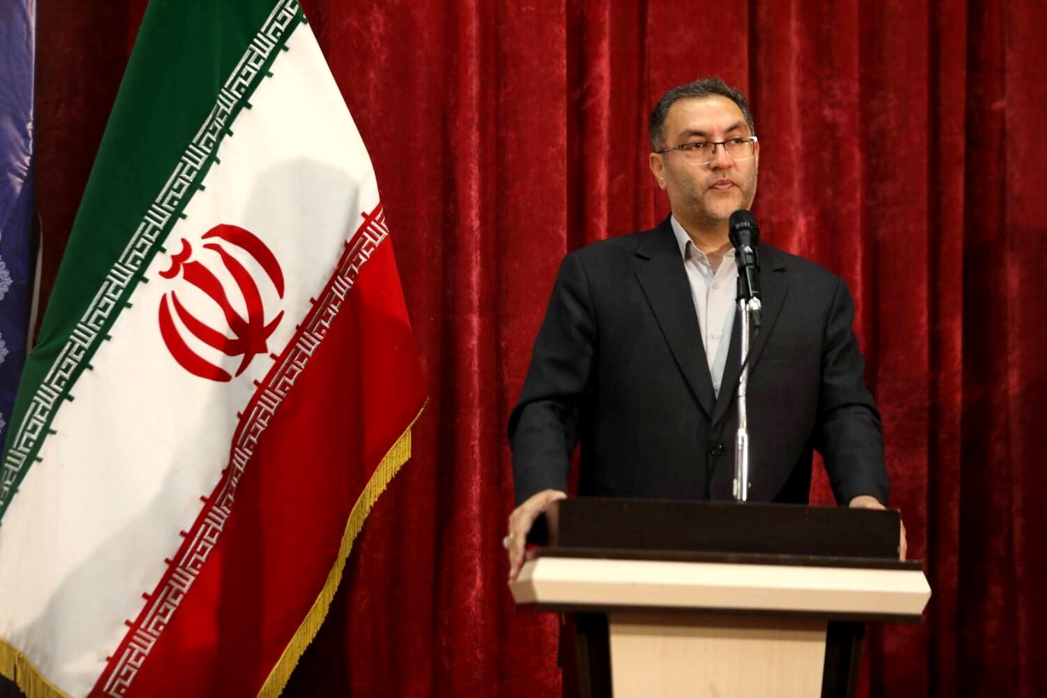 نوای اذان دانش‌آموزان در مدارس باید طنین‌انداز شود