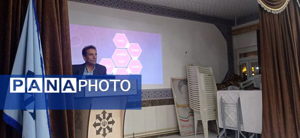 جلسه هدایت تحصیلی در دبیرستان استعدادهای درخشان دوره اول کاشمر