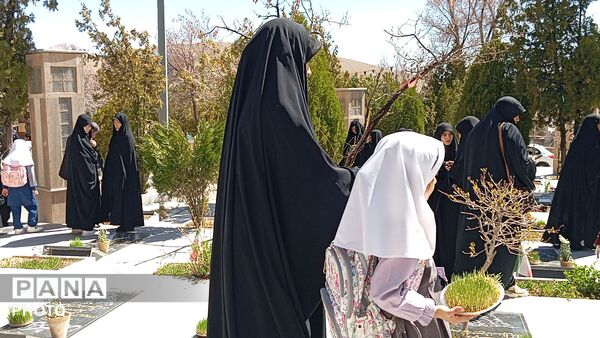 اجتماع باشکوه دانش‌آموزان چهارمحال و بختیاری در گلزار شهدای شهرکرد