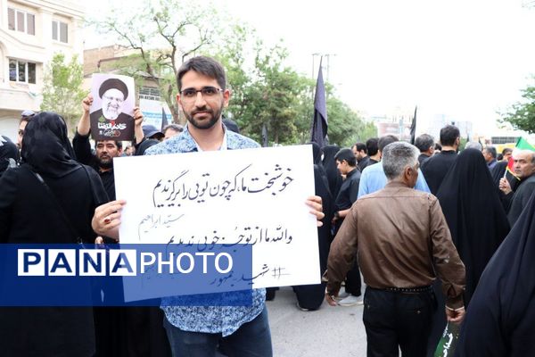 سیل خروشان زائران و مجاوران رضوی در مراسم تشییع پیکر شهدای خدمت