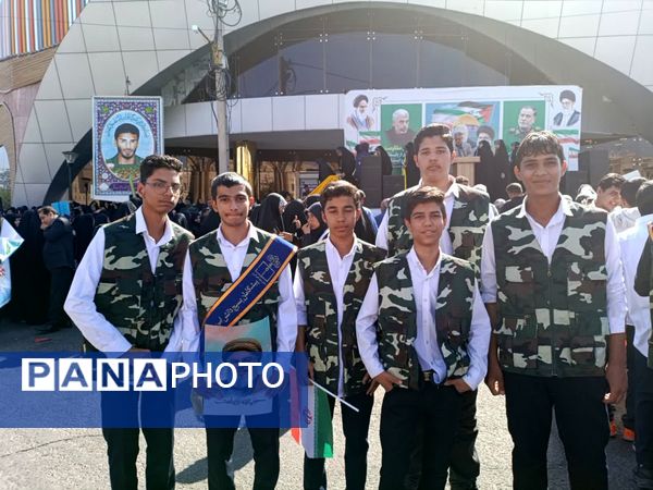 راهپیمایی روز دانش‌آموز در شهرستان بم