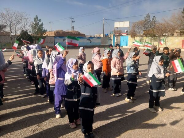 جشن۲۲ بهمن در مدرسه تکتم روستای مهدی آباد خلیل آباد 