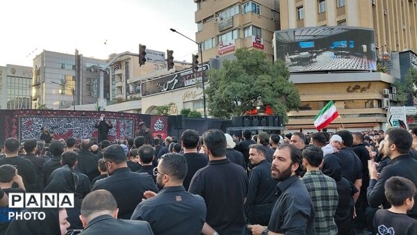مراسم عزاداری عصر عاشورا و خیمه‌سوزان در مشهد