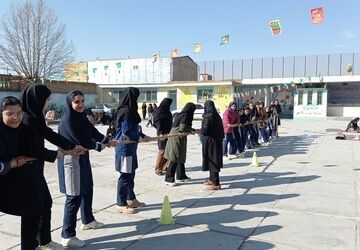 برگزاری اردوی درون مدرسه ای به مناسبت گرامیداشت  دهه مبارک فجر در کوهدشت