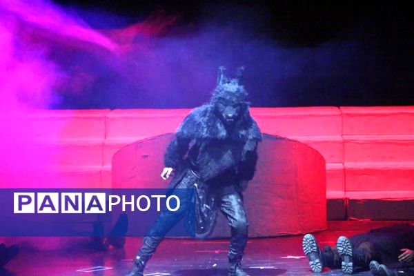 تئاتر «هیولاکش» روایتی نمایشی از شاهنامه در تالار بزرگ یزد