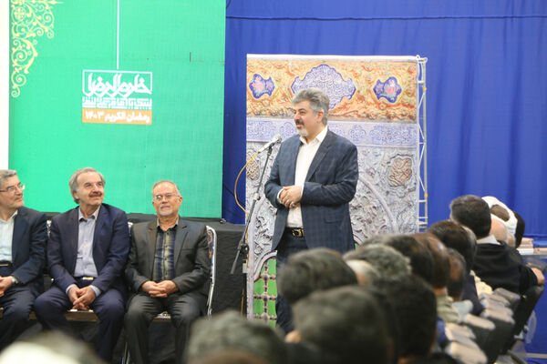 نشست صمیمی‌ دانش‌آموختگان دبیرستان امام رضا(ع) قم در هیات خادم الرضا(ع)