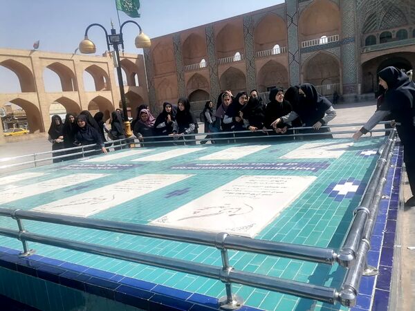 اردوی یزدگردی دانش‌آموزان پایه نهم دبیرستان فاطمه‌الزهرا (س)