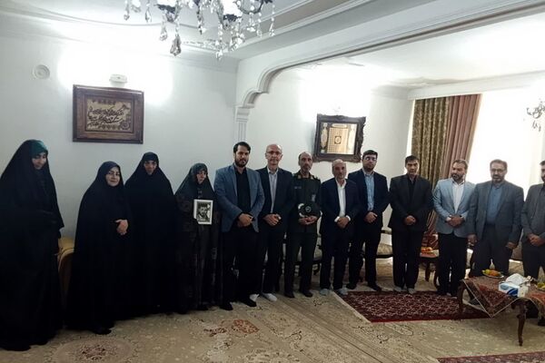 تجدید پیمان فرهنگیان ورامینی با آرمان‌های شهدا در هفته بسیج