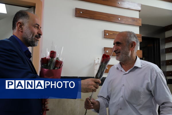 تجلیل از همکاران سازمان دانش آموزی شهر تهران در بیست و پنجمین سالروز تاسیس سازمان دانش آموزی 