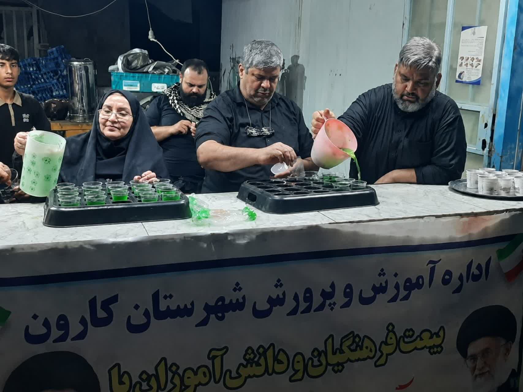خدمت‌رسانی فرهنگیان کارون به زائران اربعین در موکب شلمچه ادامه دارد
