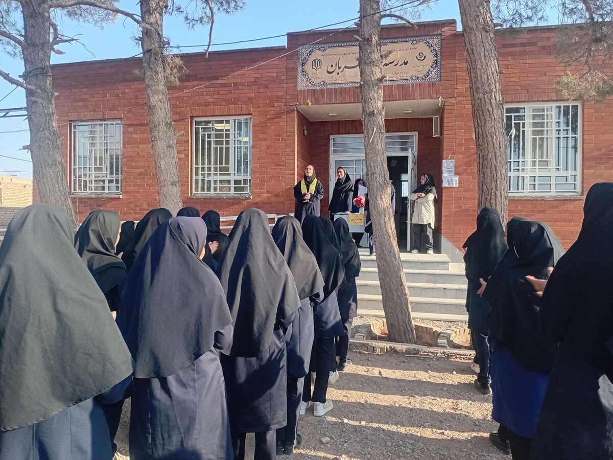 گرامیداشت هفته بهداشت روان در مدرسه مادرمهربان خلیل آباد