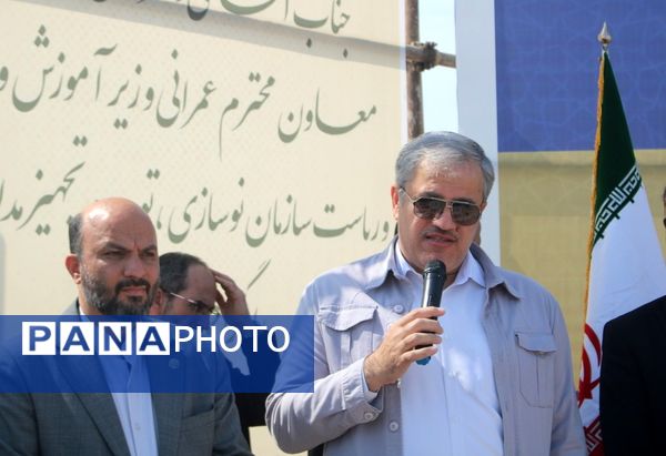 آیین شروع عملیات اجرایی دبیرستان 12 کلاسه شهید اسماعیل محمدپور در تنگک بوشهر