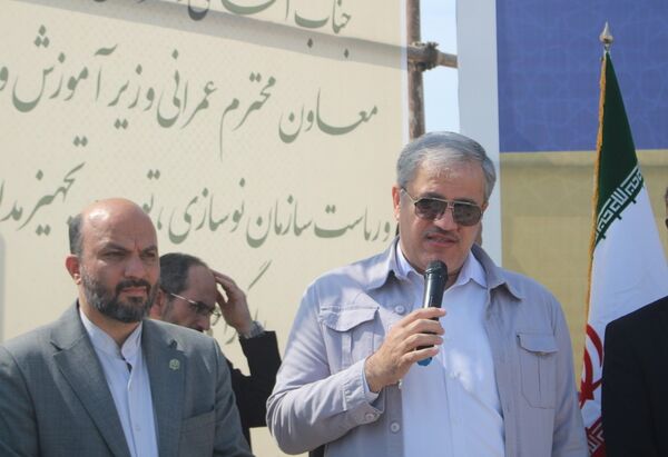 آیین شروع عملیات اجرایی دبیرستان 12 کلاسه شهید اسماعیل محمدپور در تنگک بوشهر