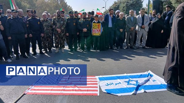 راهپیمایی 13 آبان دانش‌آموزان و مسئولین شهر مهستان