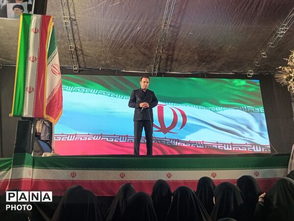 مردم گرگان همچنان در میدان های شهر 