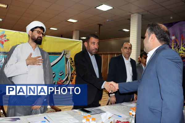 میز خدمت اداره کل آموزش و پرورش استان بوشهر در مصلی نماز جمعه بوشهر