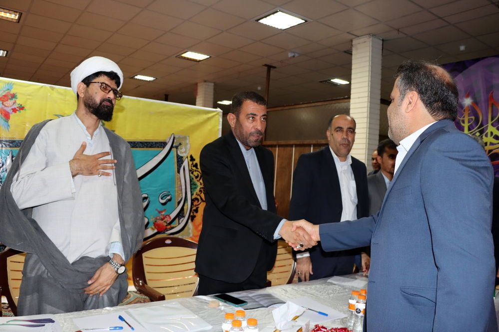 میز خدمت اداره کل آموزش و پرورش استان بوشهر در مصلی نماز جمعه بوشهر