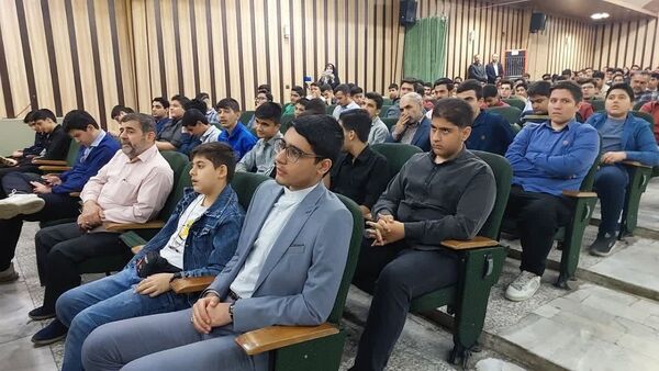 تقدیر از دانش‌آموزان و فرهنگیان البرز در مسابقات قرآن،عترت و نماز در کانون امام علی (ع) 