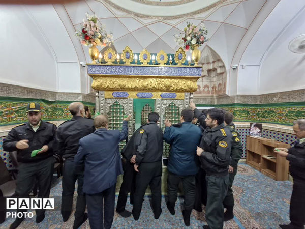 آیین جزءخوانی نوجوانان قمی در بقعه ابن بابویه 