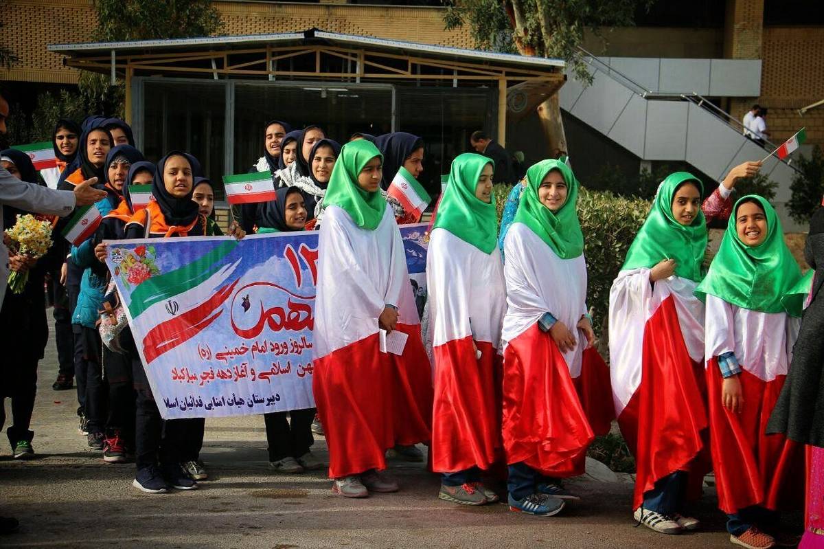 دهه فجر، فرصتی طلایی برای آشنایی دانش‌آموزان با ارزش‌ها و آرمان‌های انقلاب اسلامی است