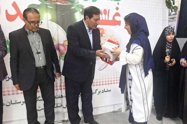 جشنواره غذای ایرانی به مناسبت هفته فرهنگی در فرهنگسرای بعثت صفادشت 