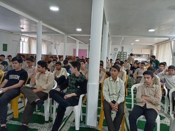مشاوره هدایت تحصیلی و انتخاب رشته در دبیرستان نمونه آیت الله خامنه‌ای