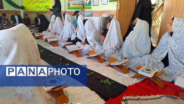 محفل انس با قرآن به‌ مناسبت یادبود سید حسن نصرالله در دبیرستان حضرت‌زینب(س) شهرستان‌لنده 